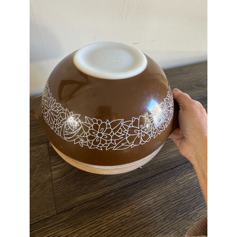 Vintage Woodland Pyrex mixing bowl 9 1/2" x 7 1/2"